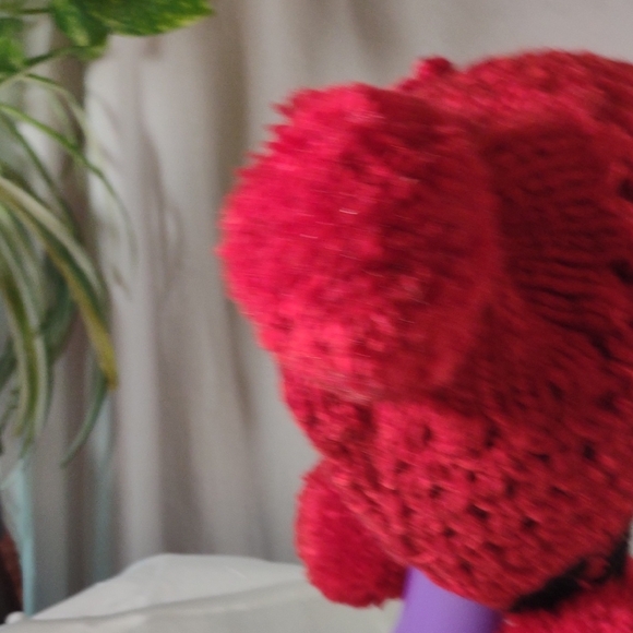 NWT Stylish Red & Black Knit Pom-Pom Beanie - Picture 6 of 11